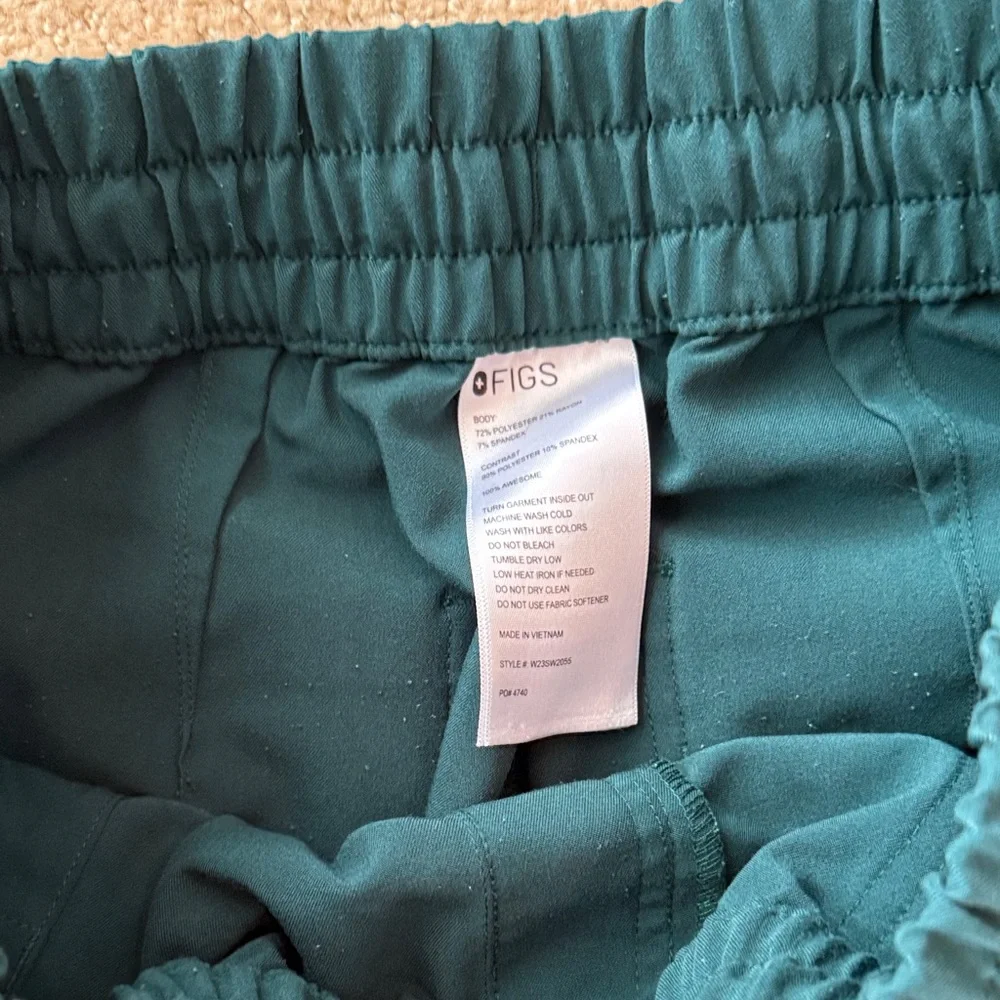 Figs Dark Green Scrub Set with Pockets - Picture 5 of 5